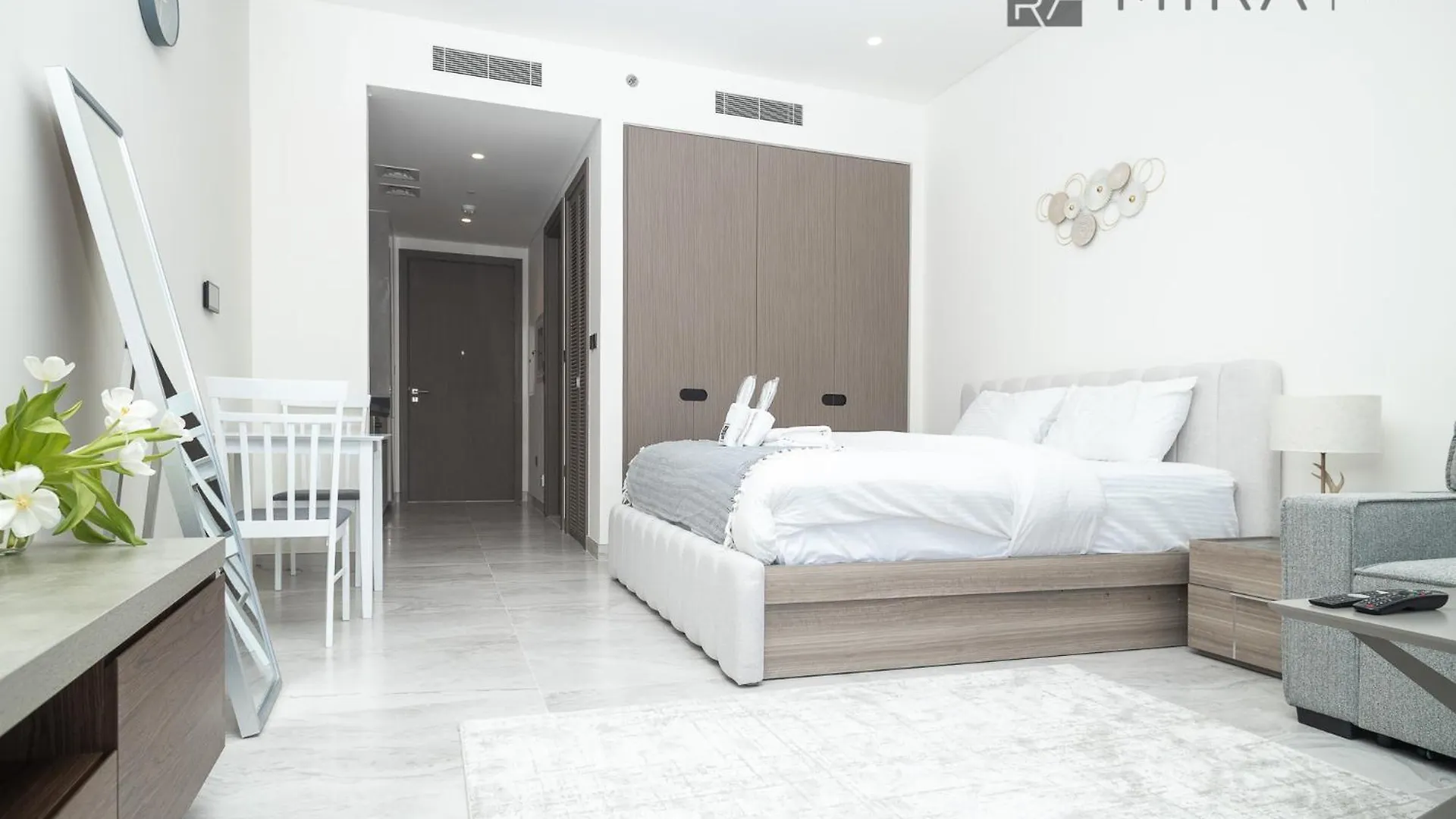 Mira Holiday Homes - Newly And Cosy Studio With Balcony In Business Bay Dubai
